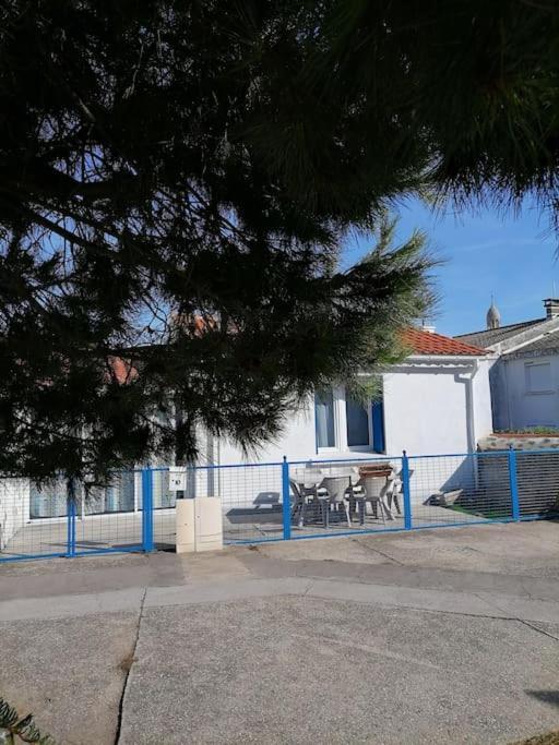 Maison de pecheur cour privée en centre ville Saint Gilles Croix de vie Exterior foto